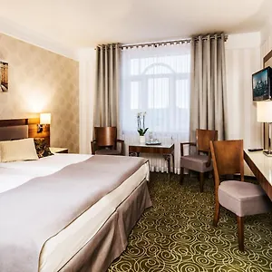 Lord - Airport 4* Warsaw